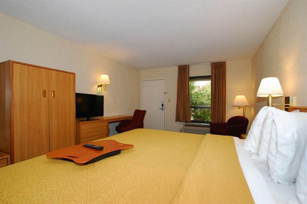 Quality Inn Fredericksburg-Central Park Area Екстер'єр фото