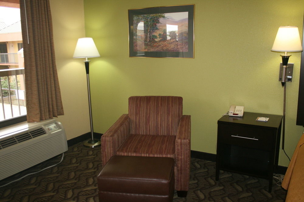 Quality Inn Fredericksburg-Central Park Area Екстер'єр фото