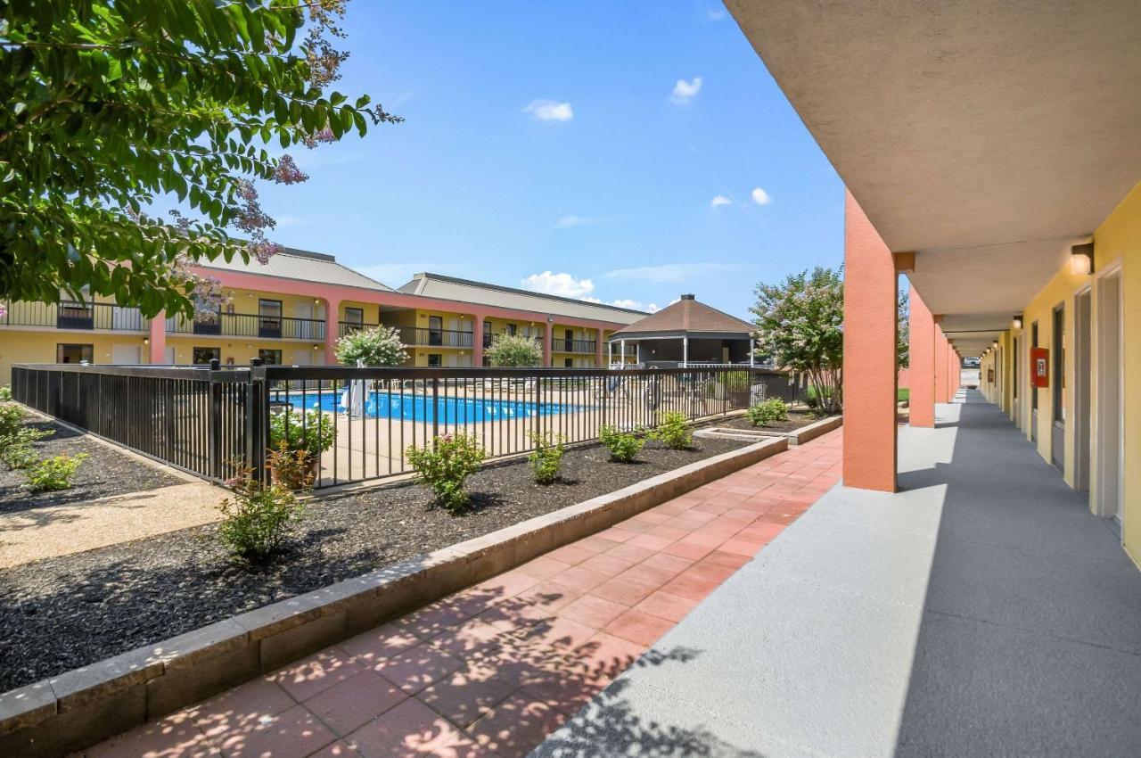 Quality Inn Fredericksburg-Central Park Area Екстер'єр фото